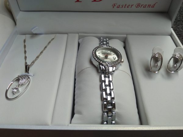 Gift pack .Watch,Ear ring and Nickles