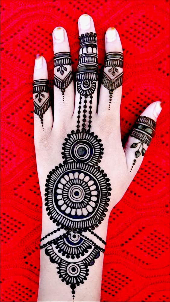 Arfa Zaman Mehndi designs