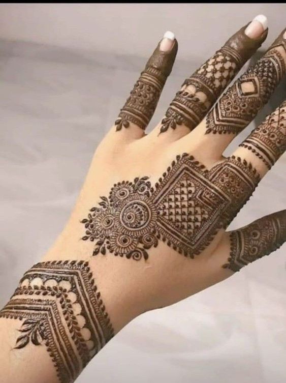 Radha Ashtami 2023 Simple Mehndi Design for front and back hand | Times Now