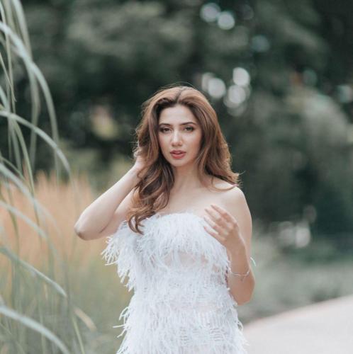 Bold and beautiful Mahira Khan - Best of Mahira Khan 2020 (1)