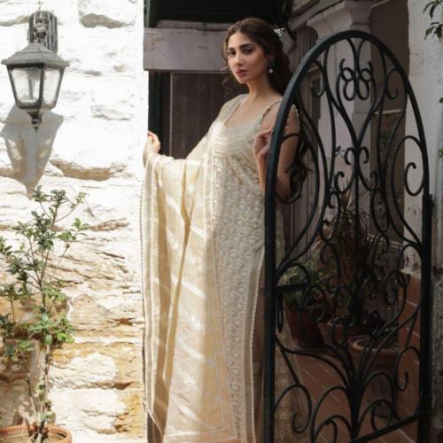Umar Sayeed bridal collection 2021 featuring Mahira Khan (8)